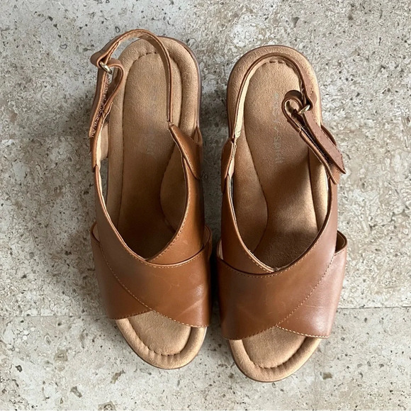 NWOB Easy Spirit Chantal  Brown Leather Casual Heeled Sandals 7 - Picture 11 of 13